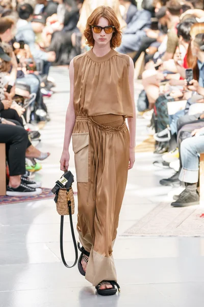 Look 13
